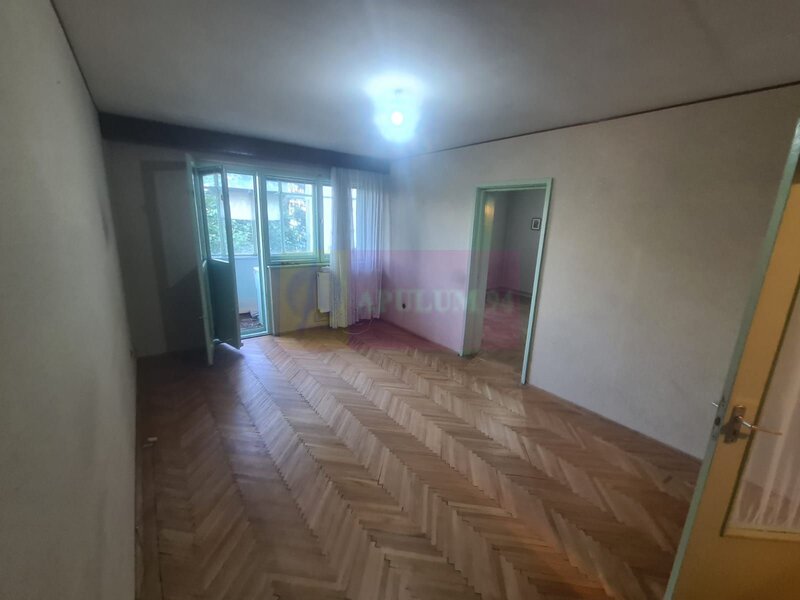 Apartament cu 2 camere de vanzare in Campina - Zona Piata Centrala