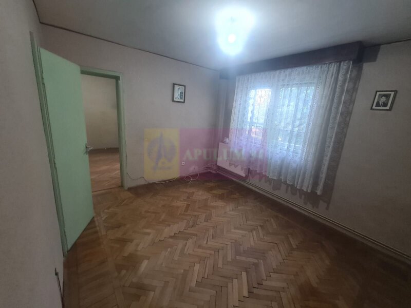 Apartament cu 2 camere de vanzare in Campina - Zona Piata Centrala