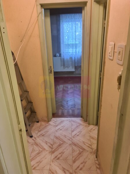 Apartament cu 2 camere de vanzare in Campina - Zona Piata Centrala